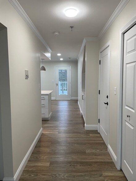 Building Photo - 33 Deer St