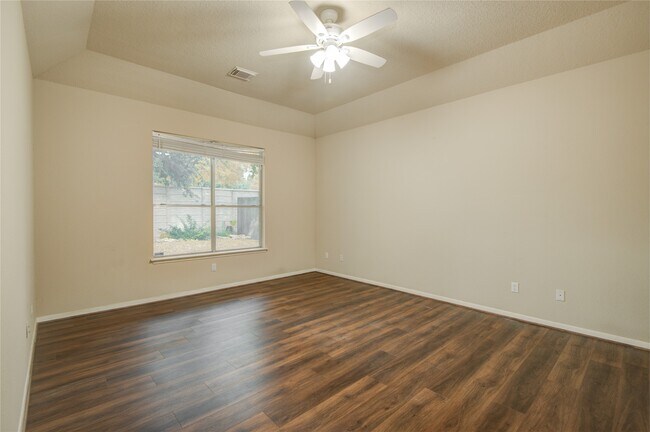 Building Photo - 18422 Auburn Woods Dr