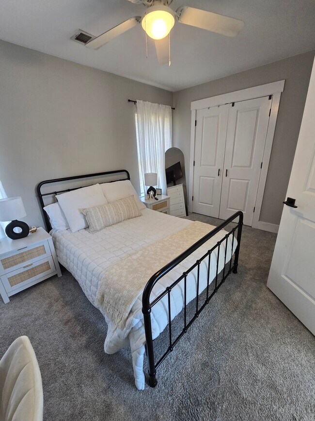 Building Photo - 22M