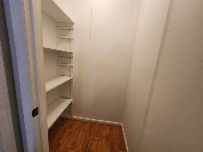 Building Photo - North Columbus 3 Bedroom 1.5 Bath - Carpor...