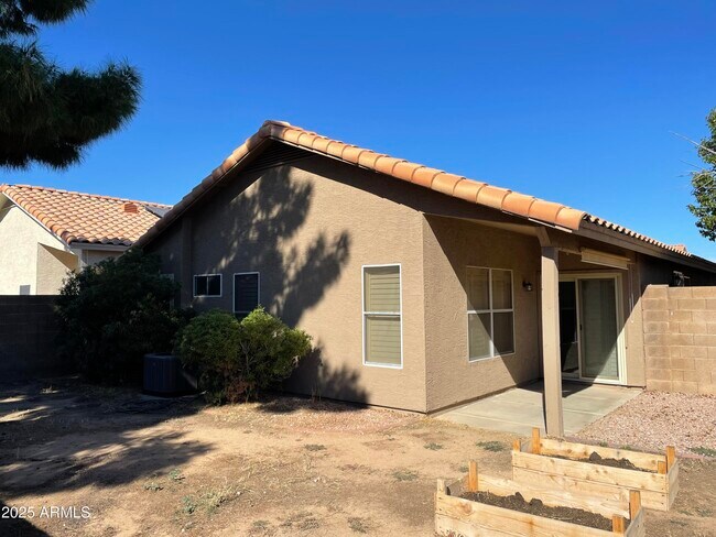 Building Photo - 8949 W Kathleen Rd