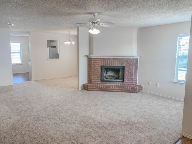 Building Photo - Retro Charm in Every Detail 3Bed/2Bath!