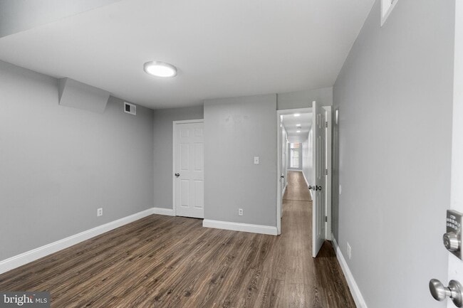 Building Photo - 823 Newington Ave