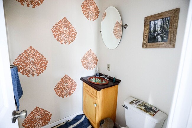 Building Photo - 670 Jones Ave