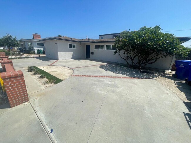 Primary Photo - 4BD/2BA House on 63rd!