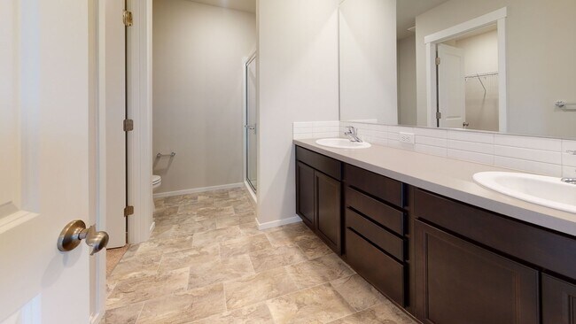 Building Photo - Large 3 Bedroom off of McWilliams, close t...