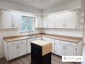 Building Photo - Hazel Ct