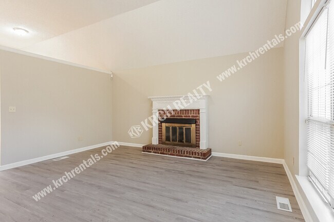 Building Photo - 3-Bed Home with Fireplace