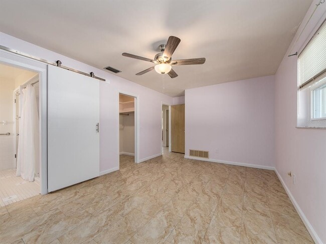 Building Photo - 2395 6th Ave SW