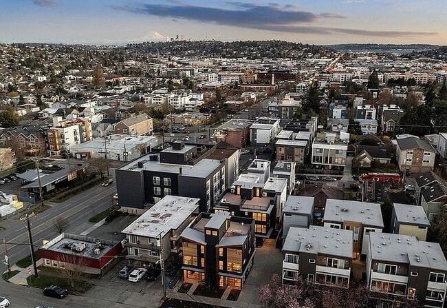 Building Photo - "Charming 3-Bedroom Gem in Seattle's Vibrant Heart - 1733 Sq. Ft. of Modern Comfort!"