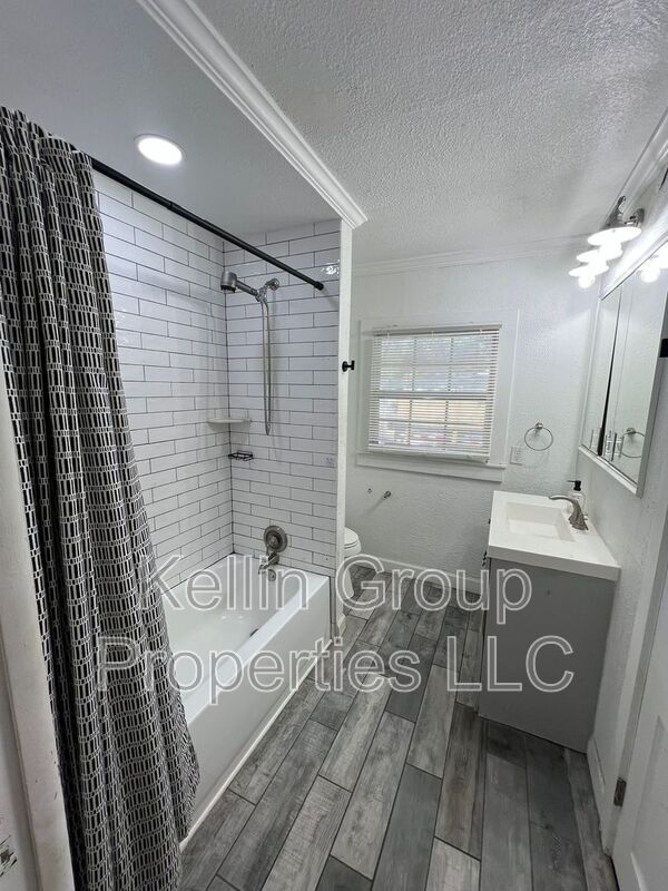 Building Photo - 129 Tuscarora St