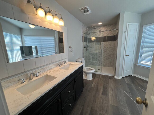 Building Photo - AWESOME Updated 4-Bed 2.5-Bath in Gruene C...