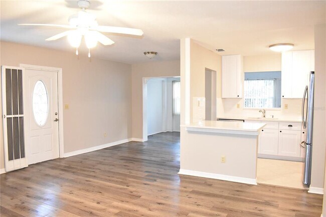 Building Photo - 1906 Canterbury Ln