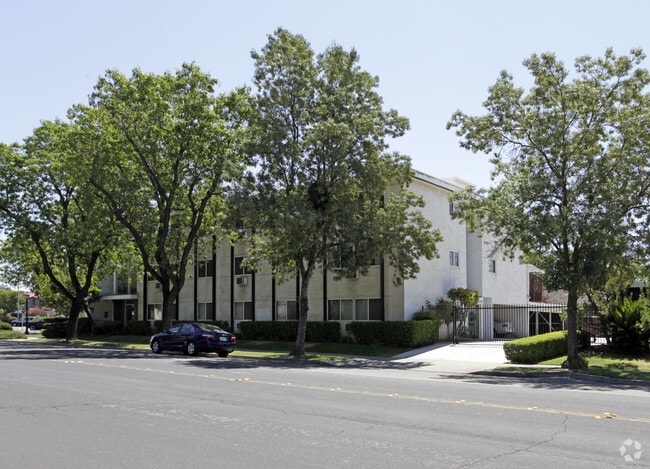 Building Photo - 500 Alpine Ave