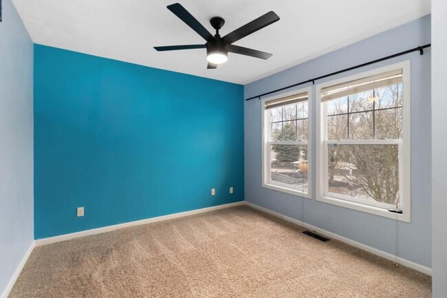 Building Photo - 5825 Crescent Ridge Dr