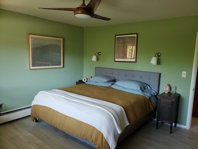 Upstairs bedroom - 514 N Yellowstone St