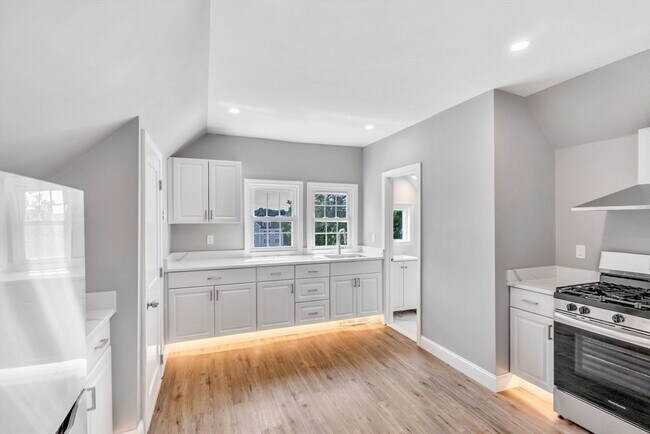 Primary Photo - 5 Beckford St