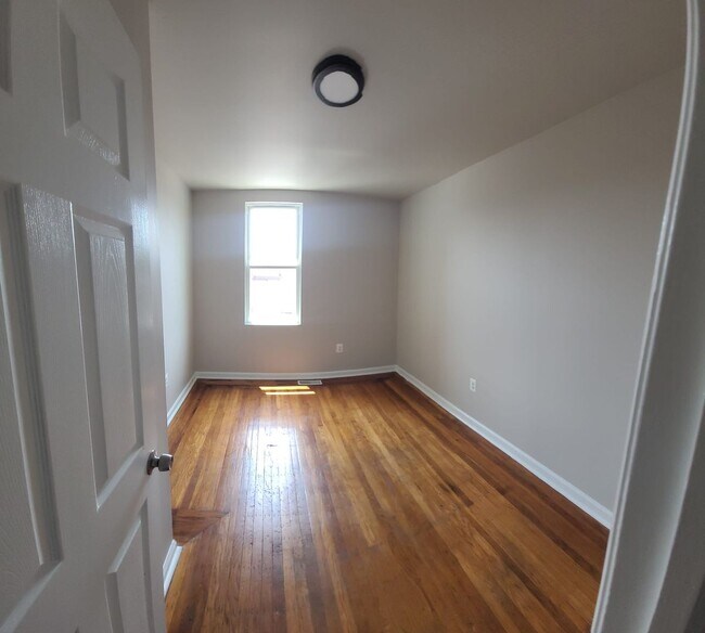 Building Photo - Very big and beautiful West Philadelphia E...