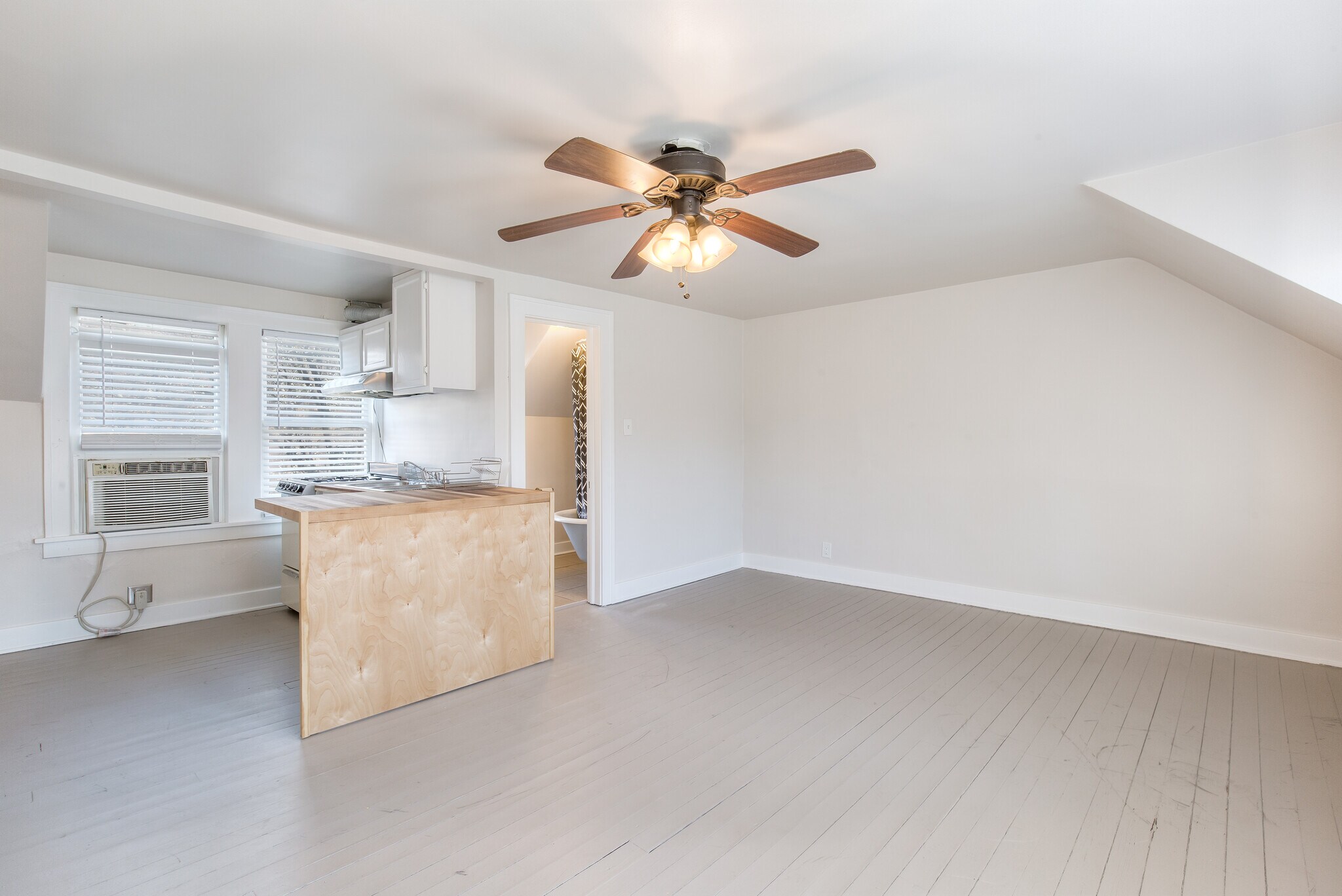 Building Photo - 109 E 26th Pl