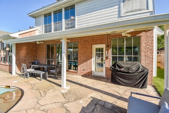 Building Photo - 5926 Brook Bend Dr