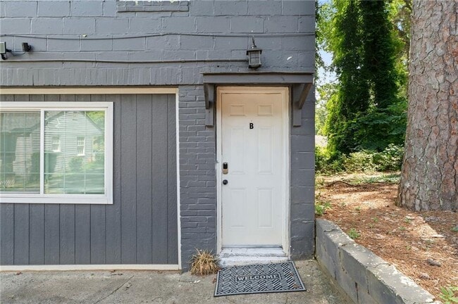 Building Photo - 255 Richardson Rd NW