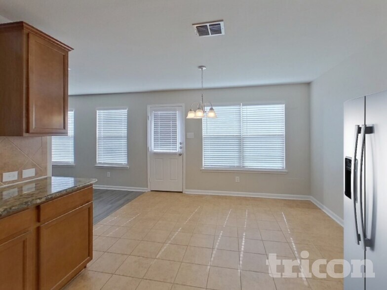 Building Photo - 801 Santa Rosa Dr