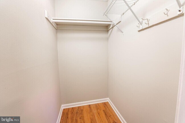 Building Photo - 3107 Shawnee Dr