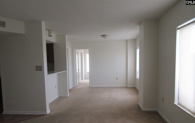 Building Photo - 1600 Park Cir