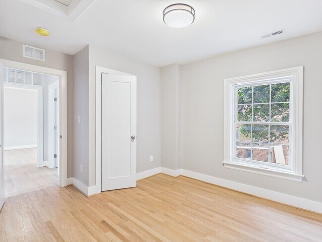 Building Photo - 7 E Franklin St