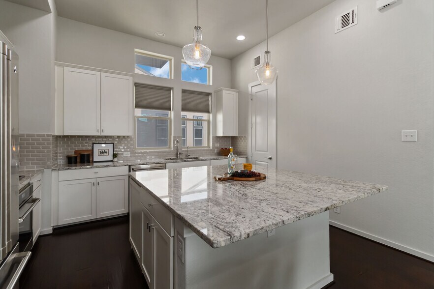 Building Photo - 2104 N Saint Marys St