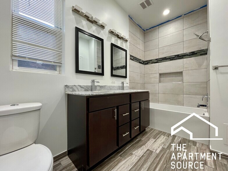 Building Photo - 4736 W Armitage Ave