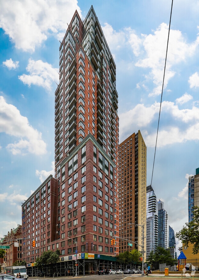 200 W 60th St New York, NY 10023-8502 - 200W60