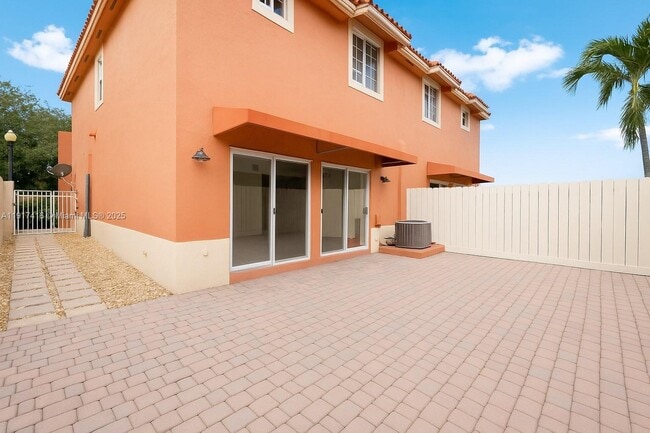 Building Photo - 9481 SW 78th Ave