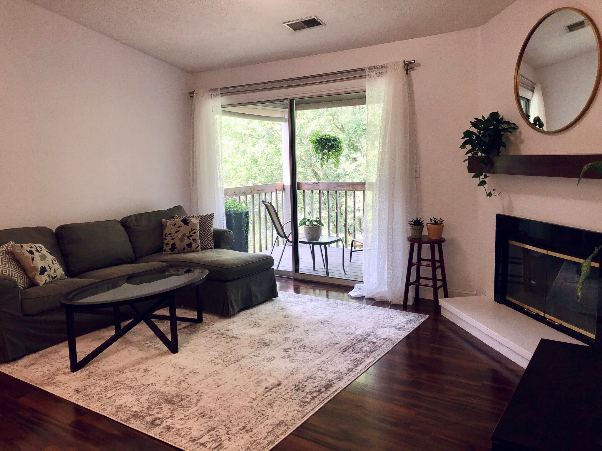 Building Photo - 8859 Eagleview Dr