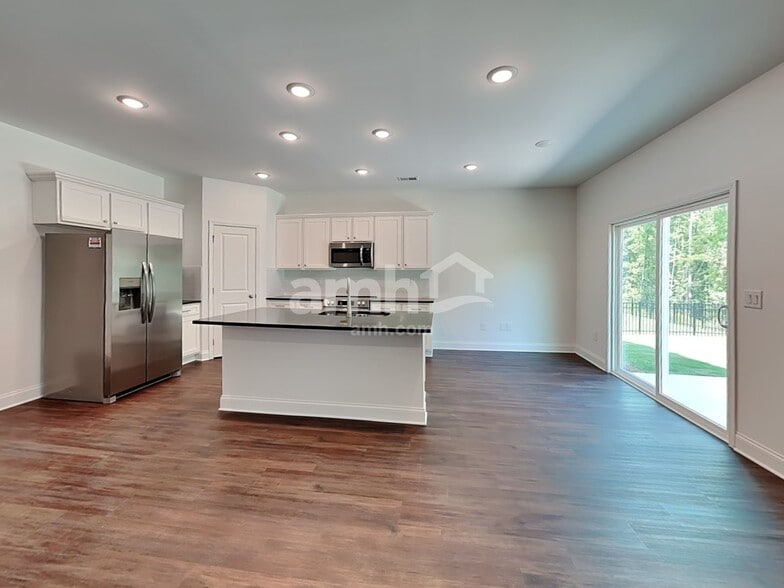 Building Photo - 108 Spruce Cir