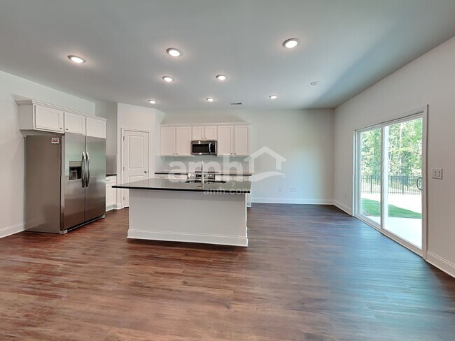 Building Photo - 108 Spruce Cir