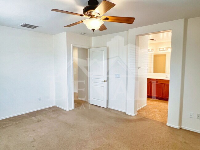 Building Photo - 113 E Palomino Dr