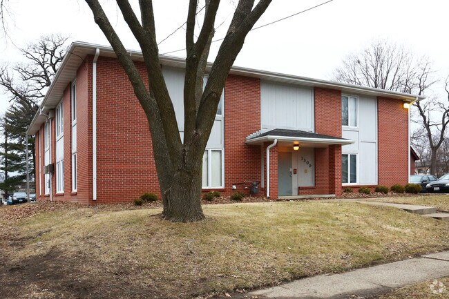 Building Photo - 1300 33rd St