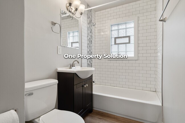 Building Photo - 5043 Washington St