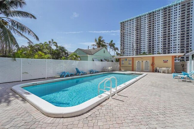 Building Photo - 801 S Ocean Dr