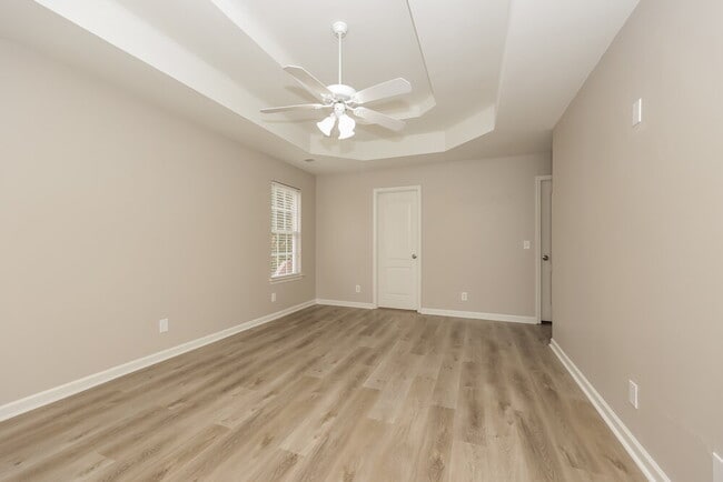 Building Photo - 1500 Saddle View