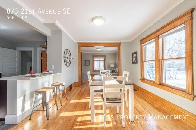 Building Photo - 873 21st Ave SE