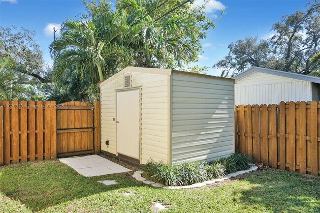 Building Photo - 1601 Riverland Rd