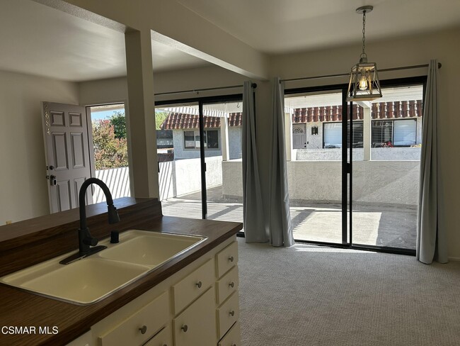 Building Photo - 2884 Instone Ct