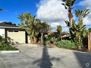 Building Photo - Lovely, 1BD/1BA with private entry and yar...
