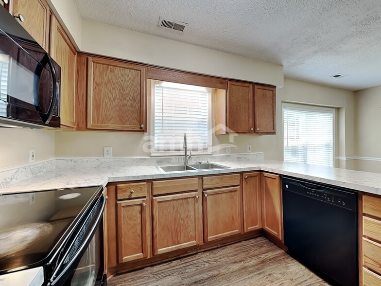 Building Photo - 4404 Garden Club St