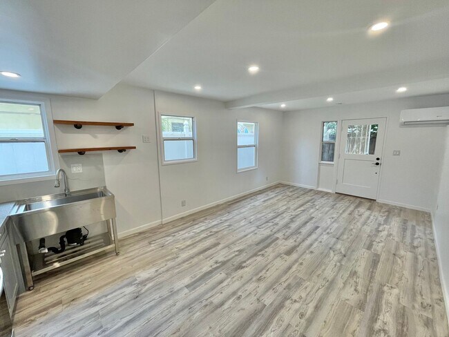 Building Photo - Stunning Ocean & Bay View Two-Story Home on the Long Beach Peninsula