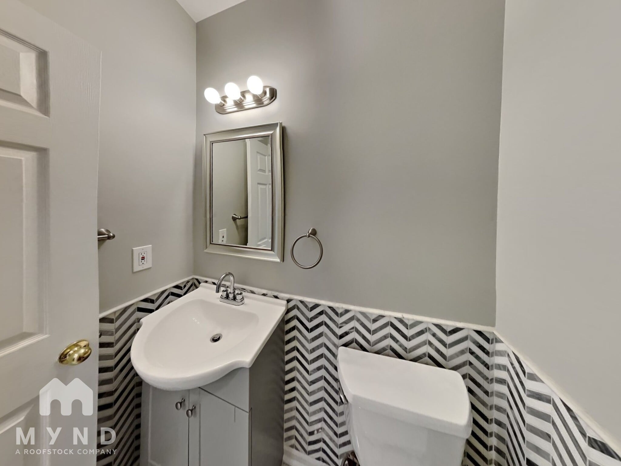 Building Photo - 1557 Silver Ridge Dr SW