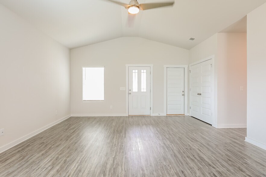 Building Photo - 9949 Hunter Pl