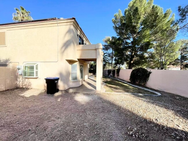 Building Photo - Nice two-story single-family house